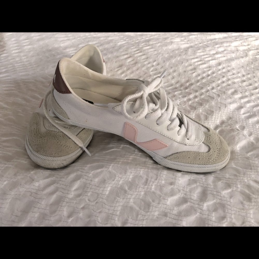 Women’s Veja sneakers size 37 - worn 3 times